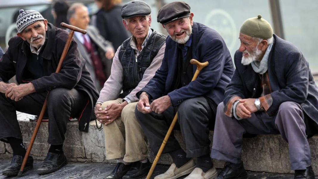 Milyonlarca emeklinin beklediği tarih belli oldu: İkramiyeler bu sıralamaya göre yatacak 1